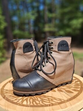 Sorel PDX 1964 Joan Of Arc Waterproof Wedge Ankle Boots Black Tan Size 7.5